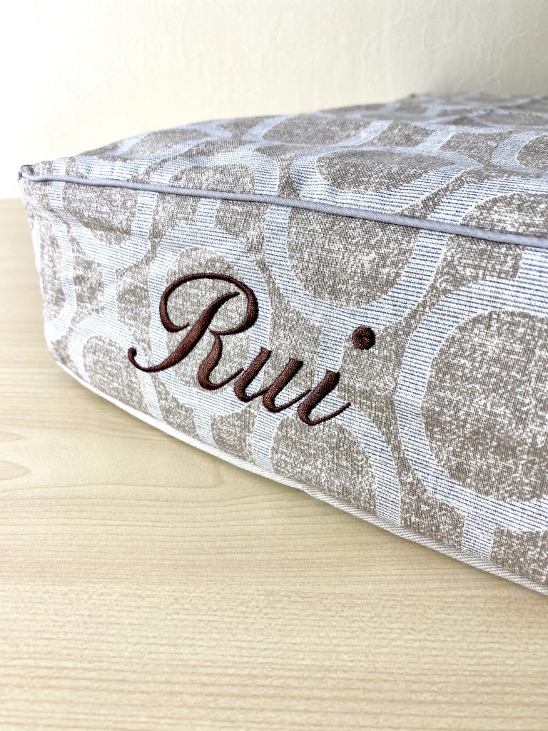 ネーム刺繍｜犬のベッド：アンベルソ