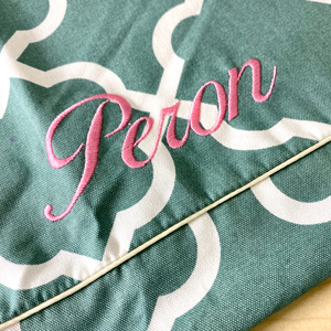 ネーム刺繡：ララ（ミントグリーン）｜犬のベッド：アンベルソ