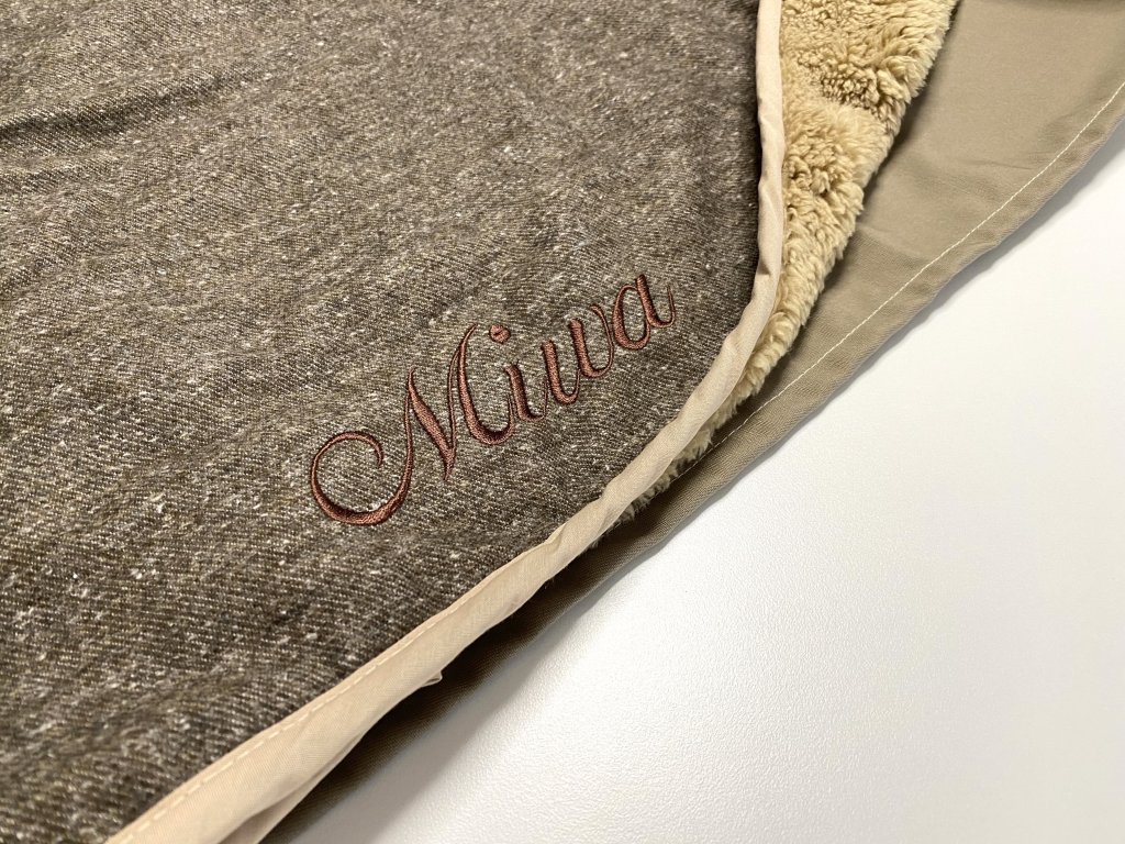 ネーム刺繡：アリス（ブラウン）｜犬のベッド：アンベルソ