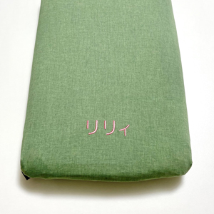 ネーム刺繍：ノーラ（ライトカーキ）｜犬のベッド：アンベルソ