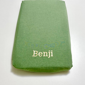 ネーム刺繍：ノーラ（ライトカーキ）｜犬のベッド：アンベルソ