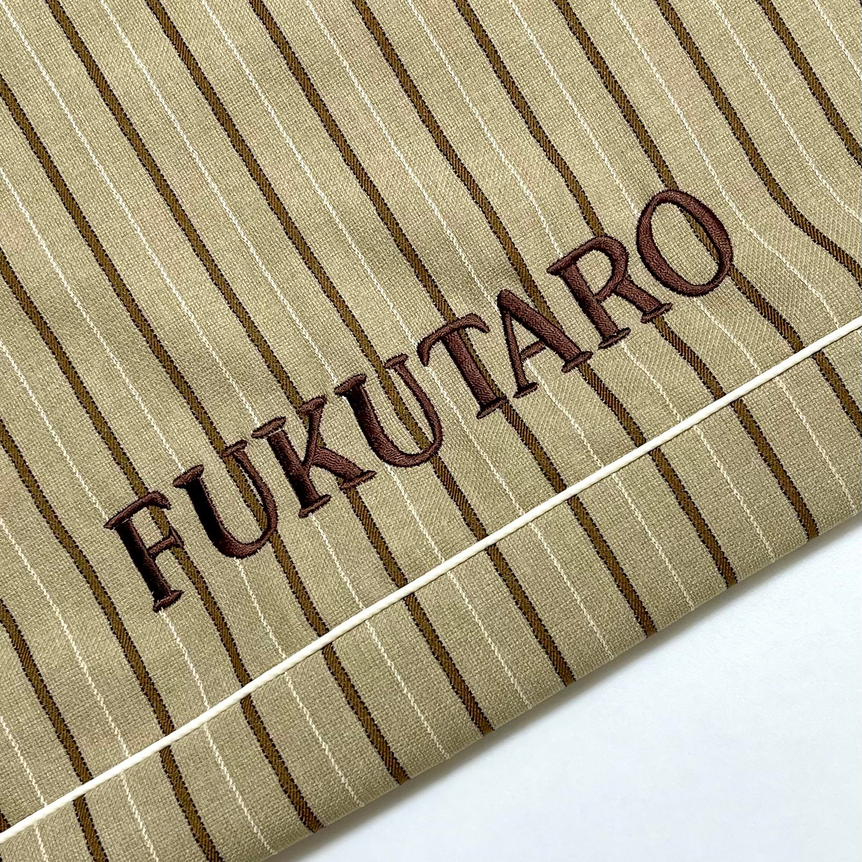 ネーム刺繍：カリスタ（ベージュ）｜犬のベッド：アンベルソ