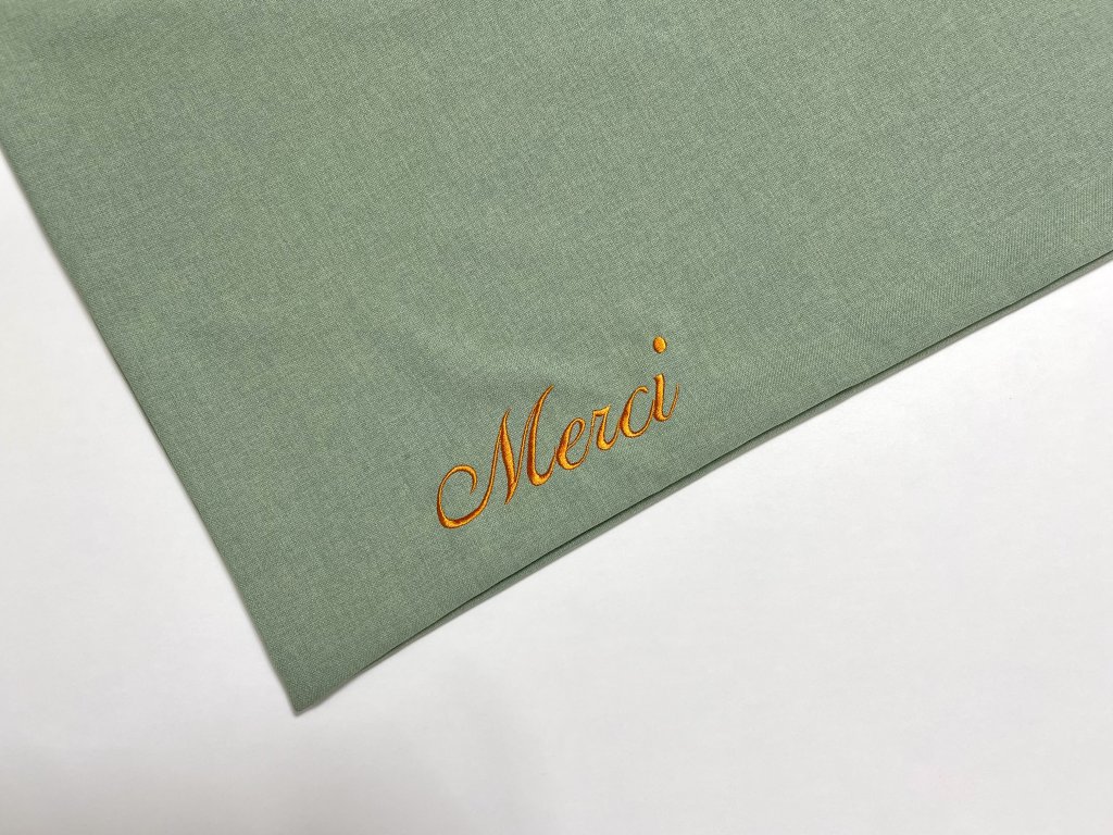 ネーム刺繍：ノーラ（ライトカーキ）｜犬のベッド：アンベルソ