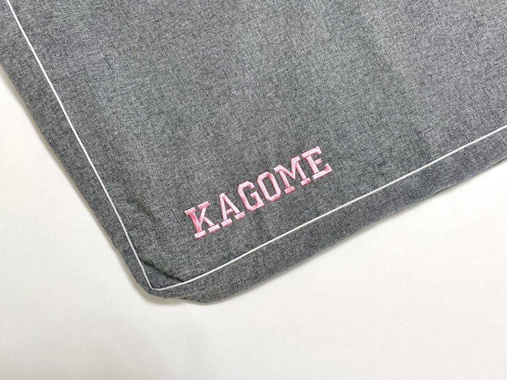 ネーム刺繍：キャミー（アイリッシュグレー）｜犬のベッド：アンベルソ