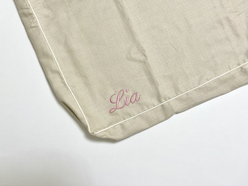 ネーム刺繍：ファビア｜犬のベッド：アンベルソ