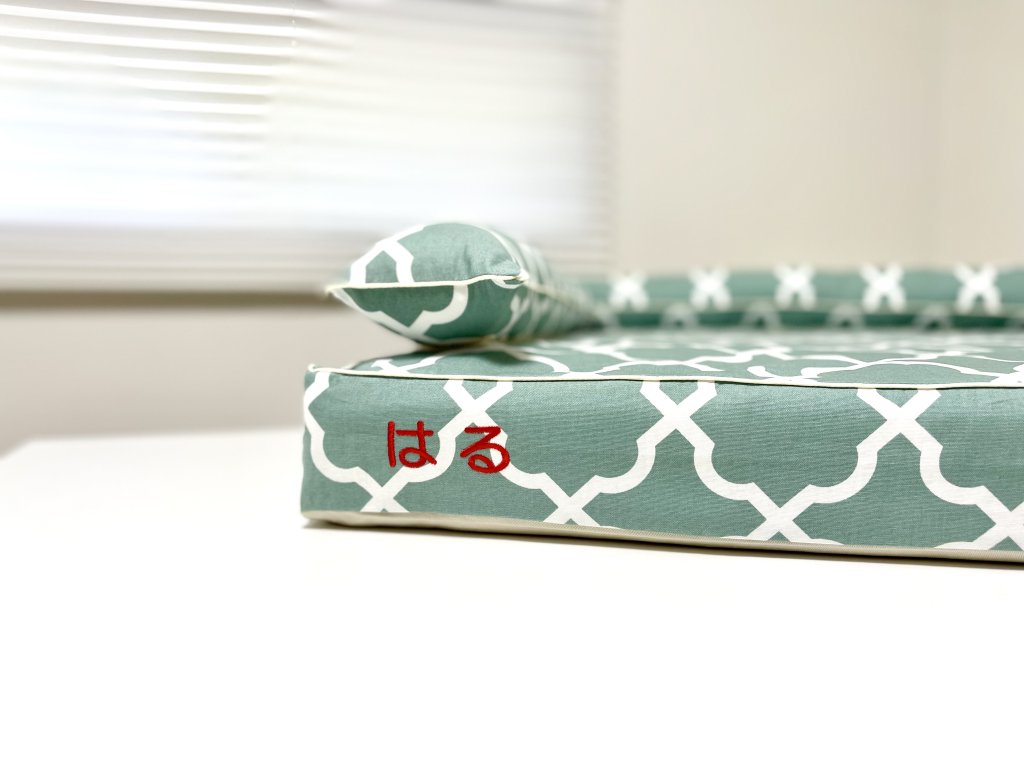 ネーム刺繡：ララ（ミントグリーン）｜犬のベッド：アンベルソ