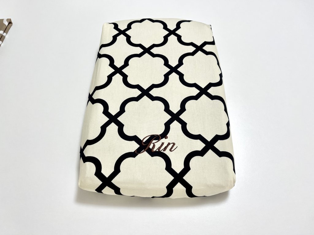 ネーム刺繍：ララ（アイボリー）｜犬のベッド：アンベルソ