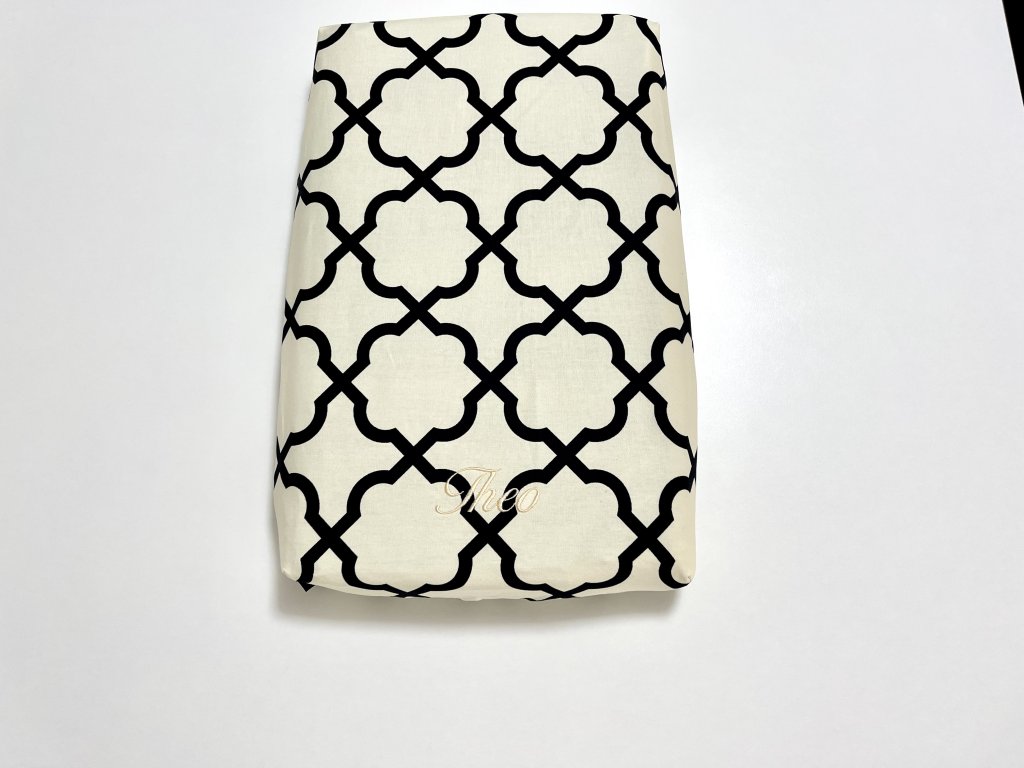 ネーム刺繍：ララ（アイボリー）｜犬のベッド：アンベルソ