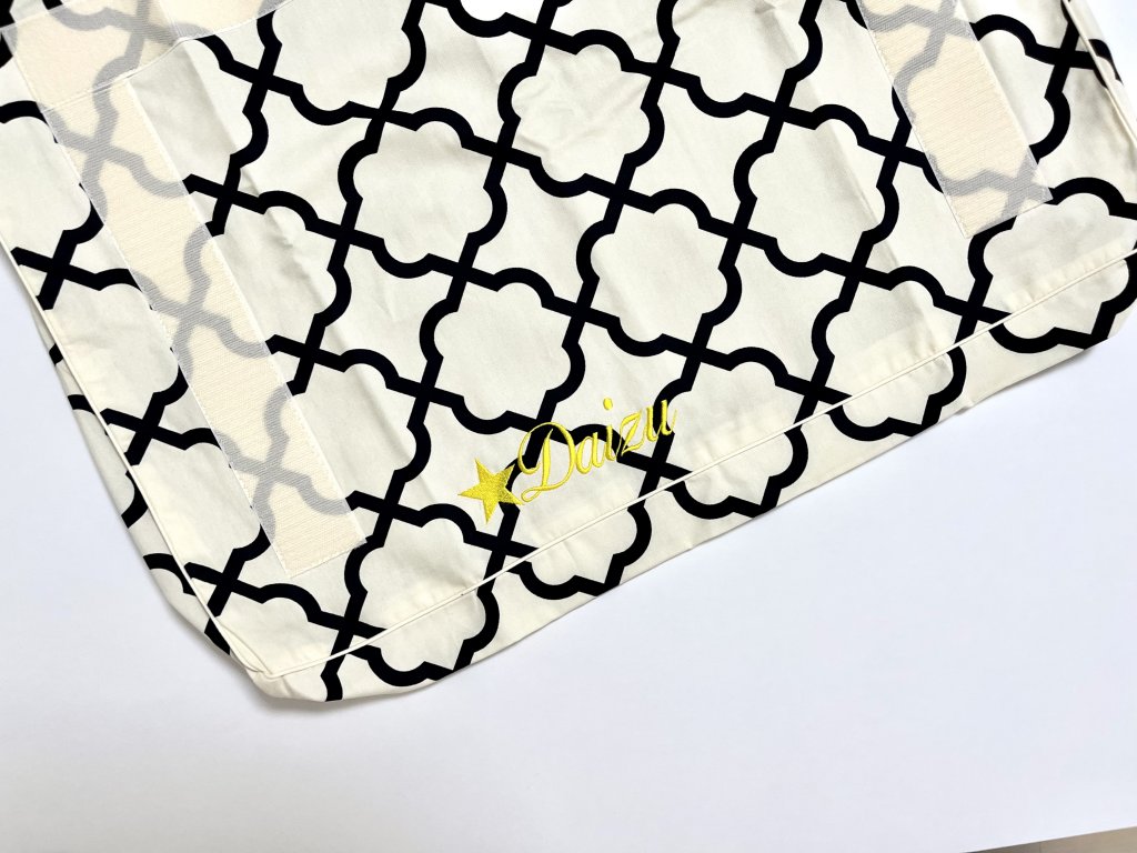 ネーム刺繍：ララ（アイボリー）｜犬のベッド：アンベルソ