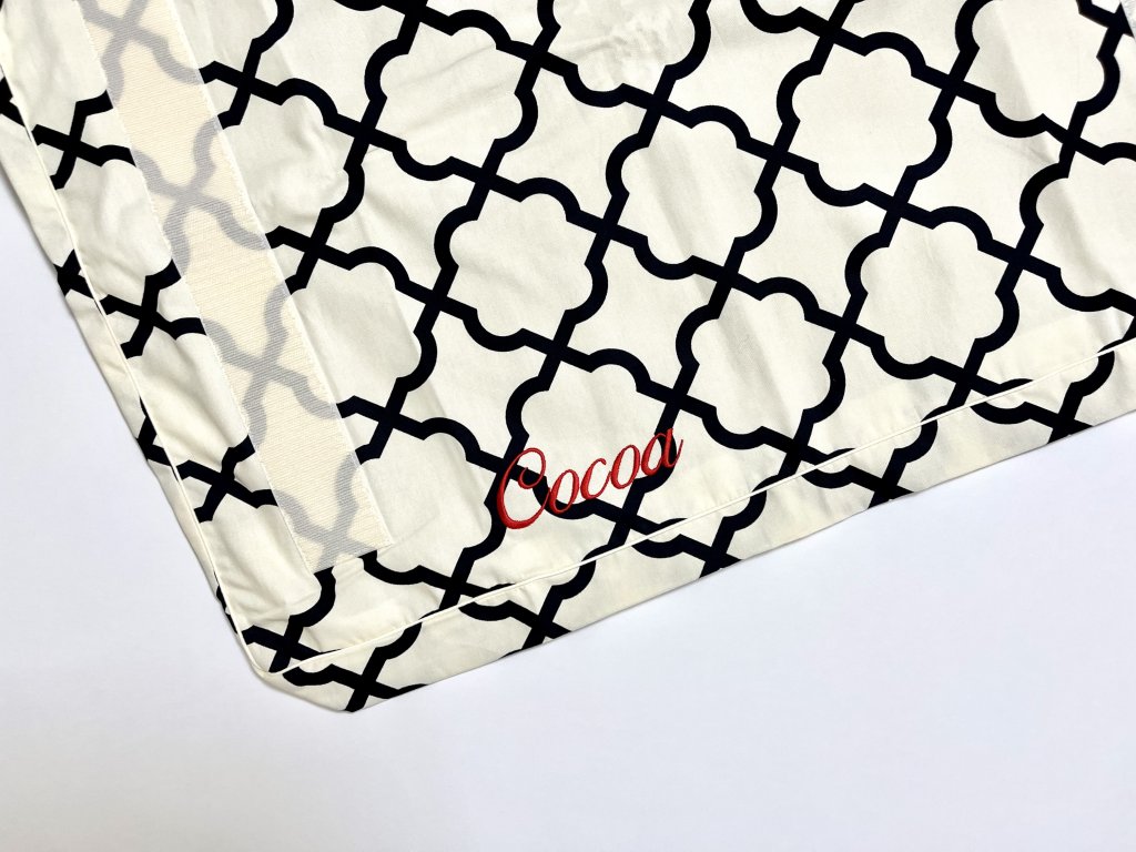 ネーム刺繍：ララ（アイボリー）｜犬のベッド：アンベルソ